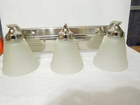5005181 Intertek Bathroom Wall Vanity 3 Light Fixture Chrome With Frosted Glass Mid-century Style