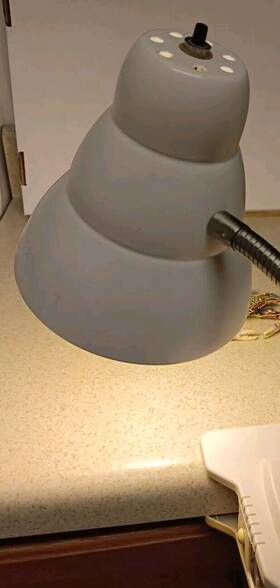 Bh87889 Portable Lighting Bh87879 Clip On Flexible Tan Gooseneck Reading Light Issue Year 12/99 Bh87889 Portable Lighting Bh87879 Clip On Flexible Tan Gooseneck Reading Light Issue Year 12/99