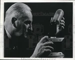 1941 Press Photo Westinghouse's Dr. Phillips Thomas With Black Light Lamp. Fixed Price $19.99.